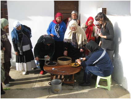 Pistacia lentiscus seed oil extraction (training session with rural woman)