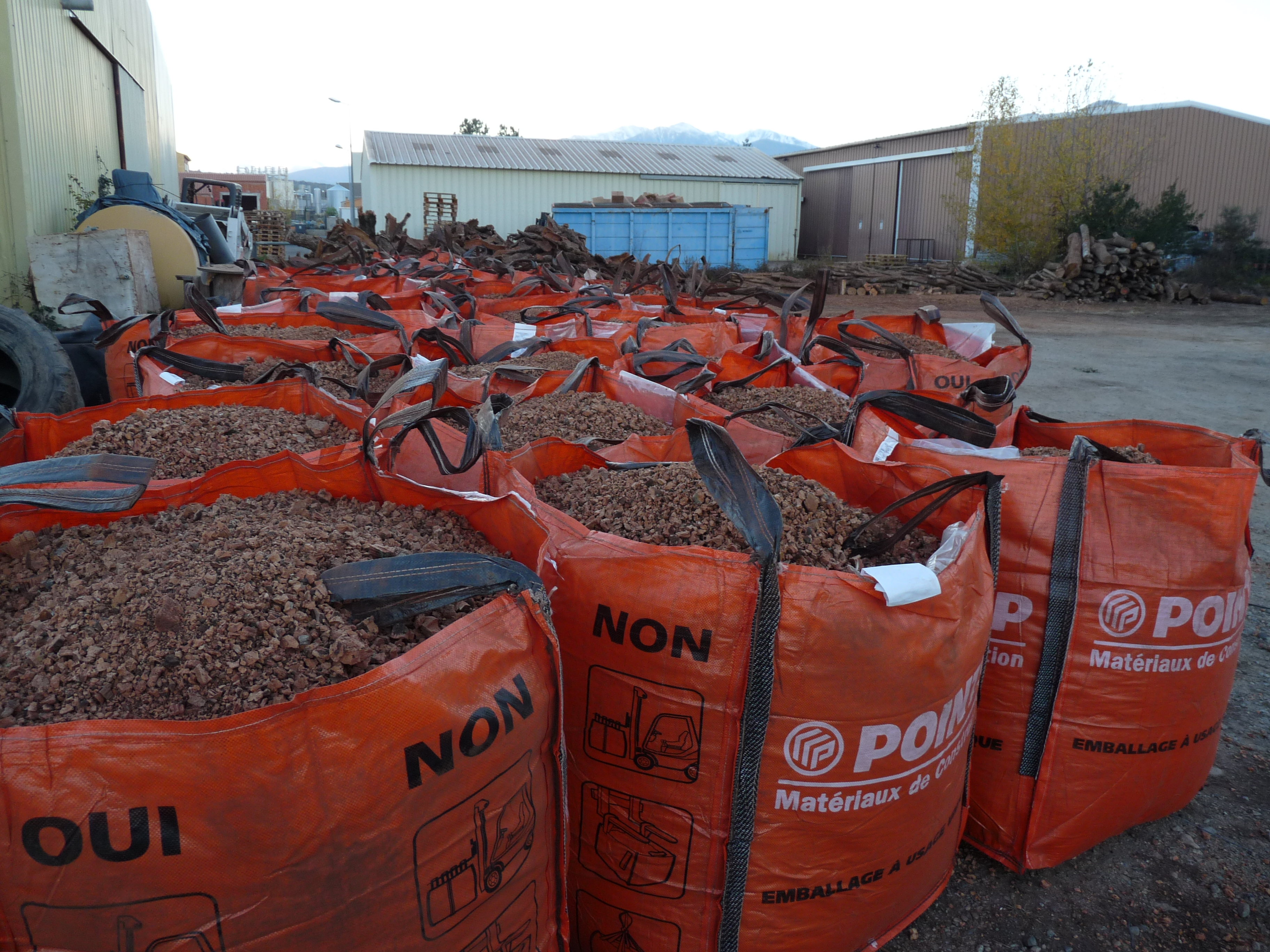 Storage of crushed cork