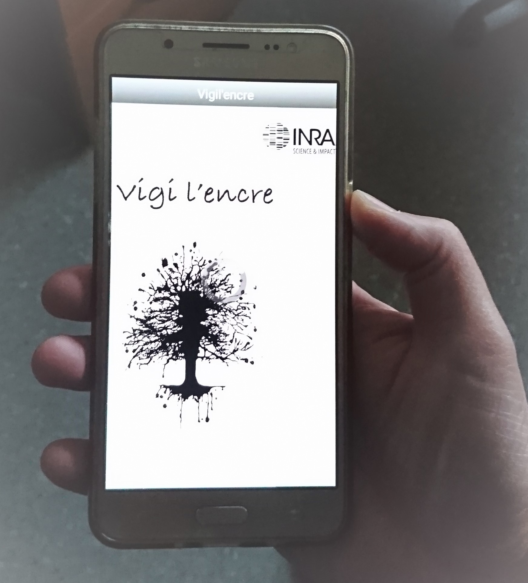 Vigil'Encre : a nomade application for a participative science