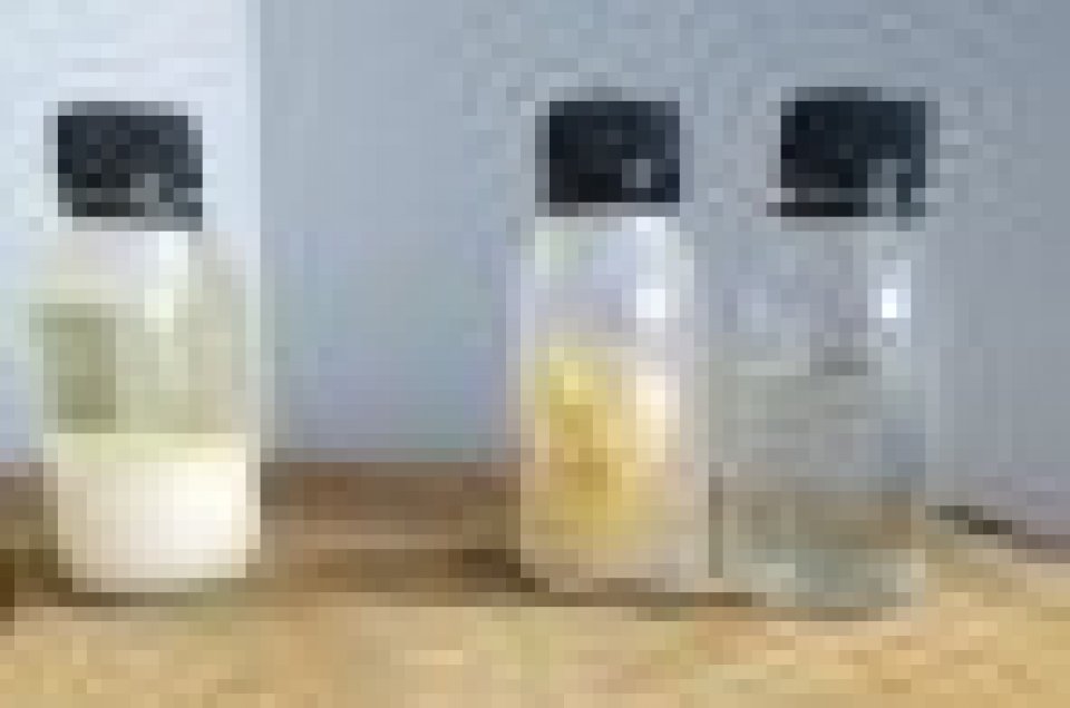Left: resin; center: rosin; right: turpentine oil Left: resin; center: rosin; right: turpentine oil